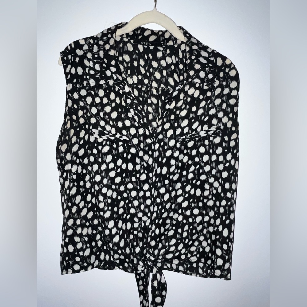 Ark & Co sleeveless blouse, size M